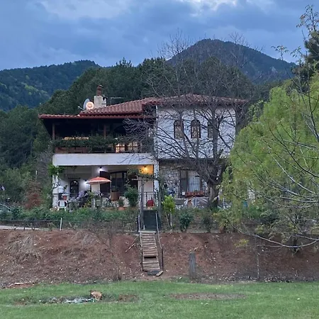 Сasa de vacaciones Koti Mountain House